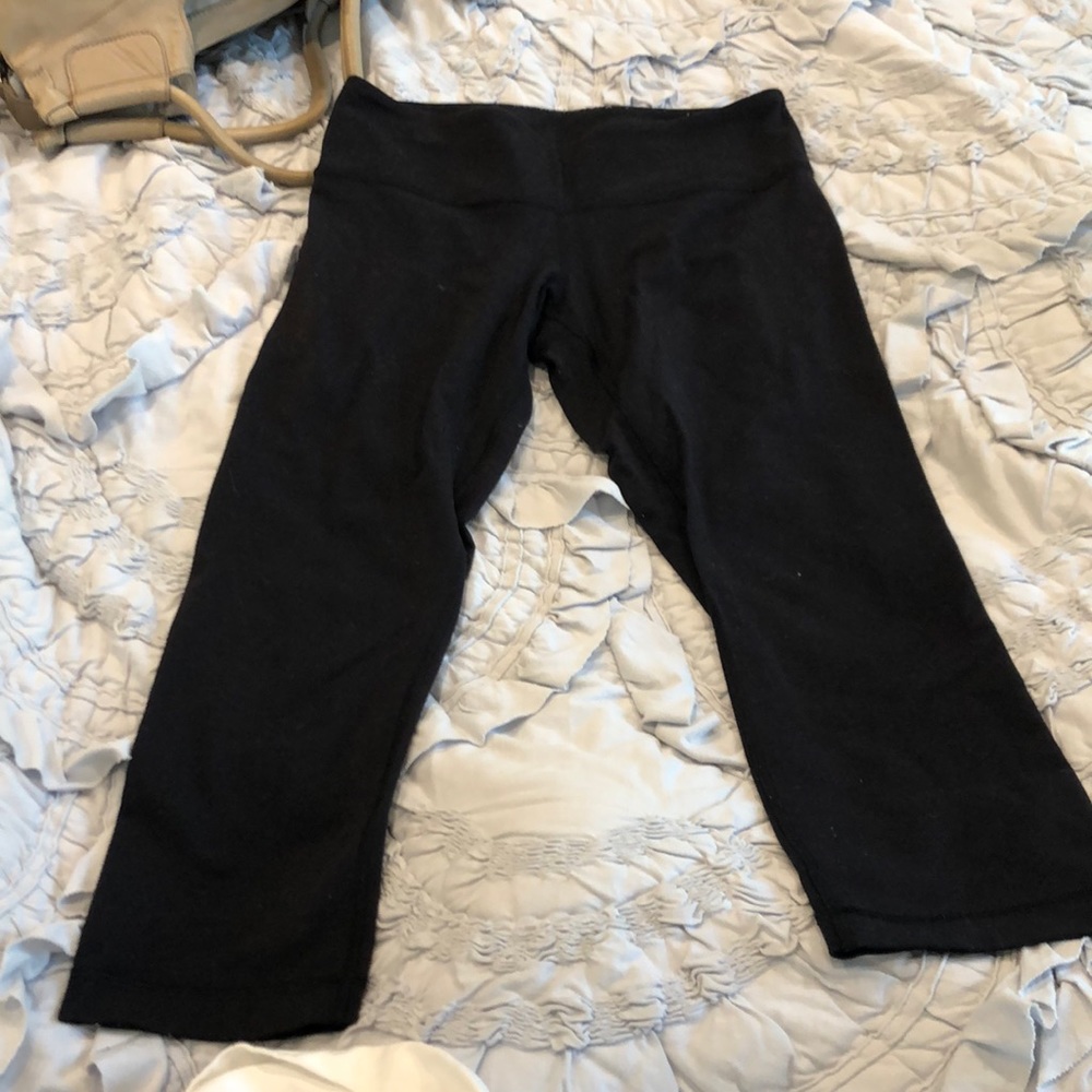 Lululemon black capris size 6